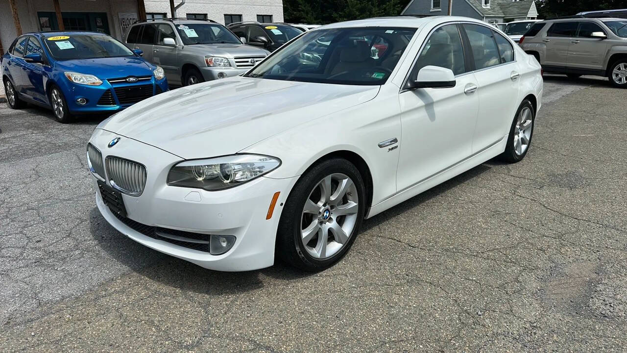 2012 BMW 5 Series 550i's photo