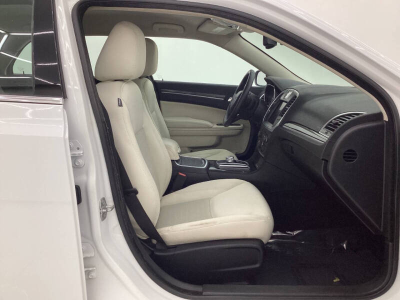 2021 Chrysler 300 Touring