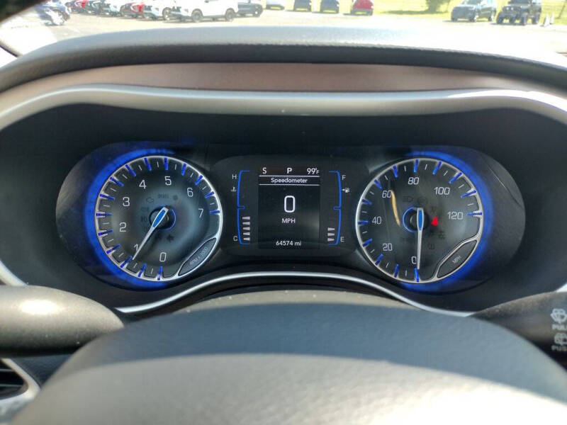 2023 Chrysler Voyager LX