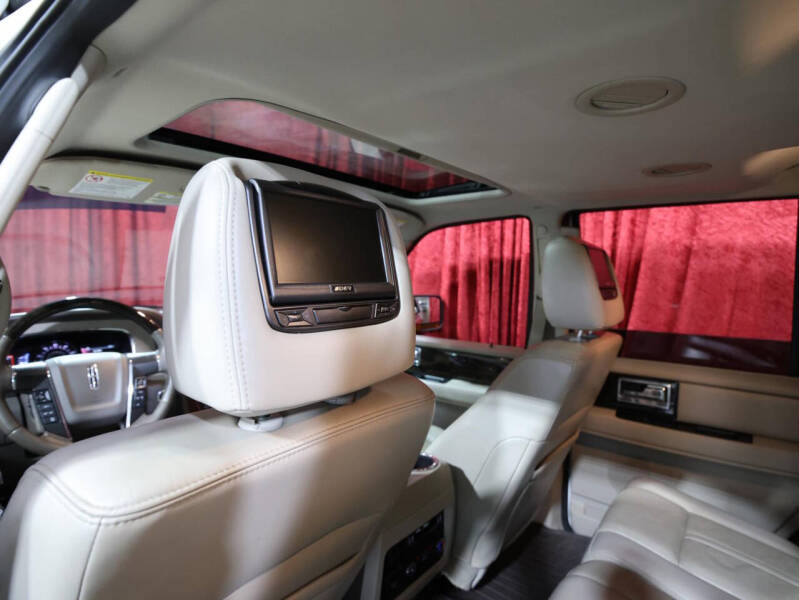 2017 Lincoln Navigator Select