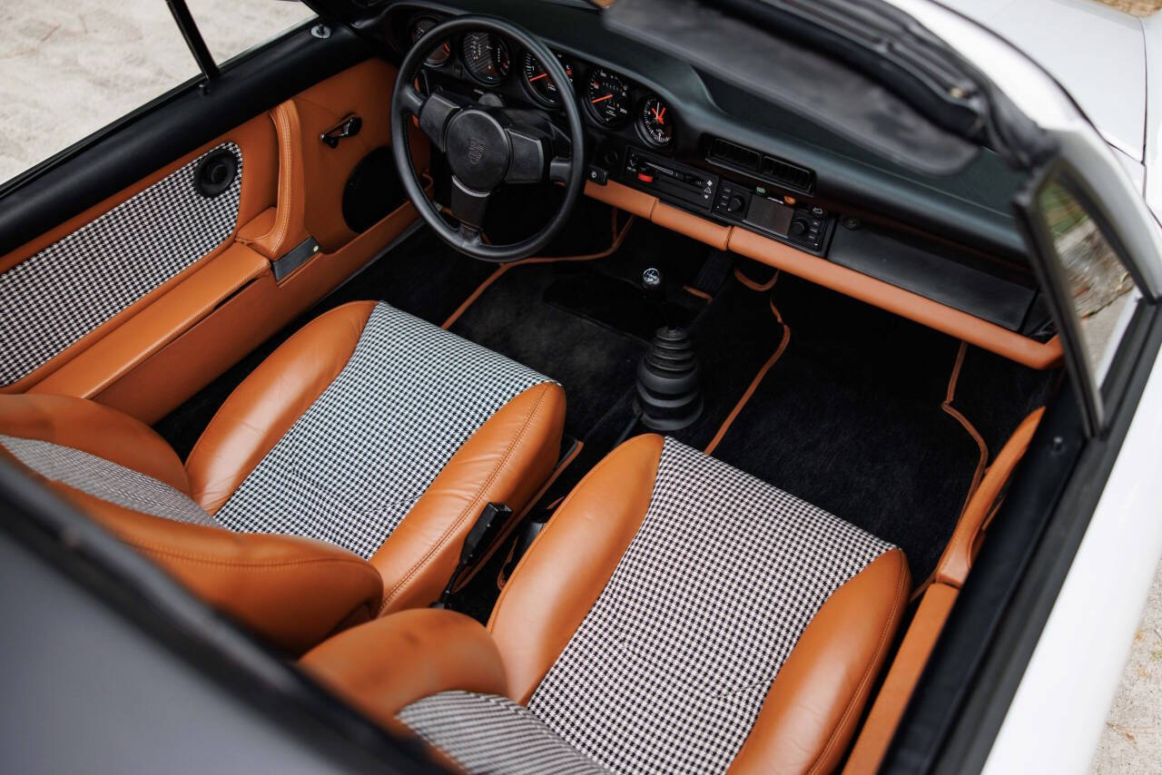 1977 Porsche 911 53