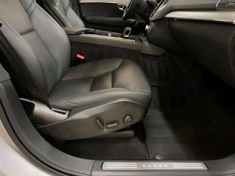 2025 Volvo XC90 B5 Core Bright Theme