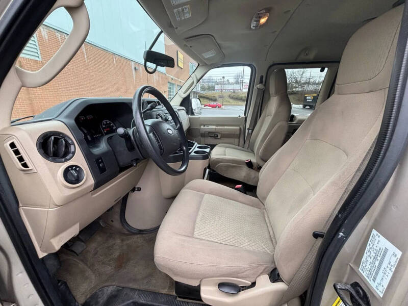 2013 Ford E-Series E-350 SD XLT