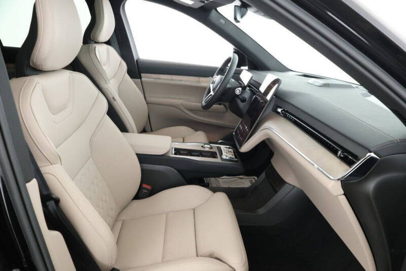 2025 Volvo EX90 Twin Plus 6P