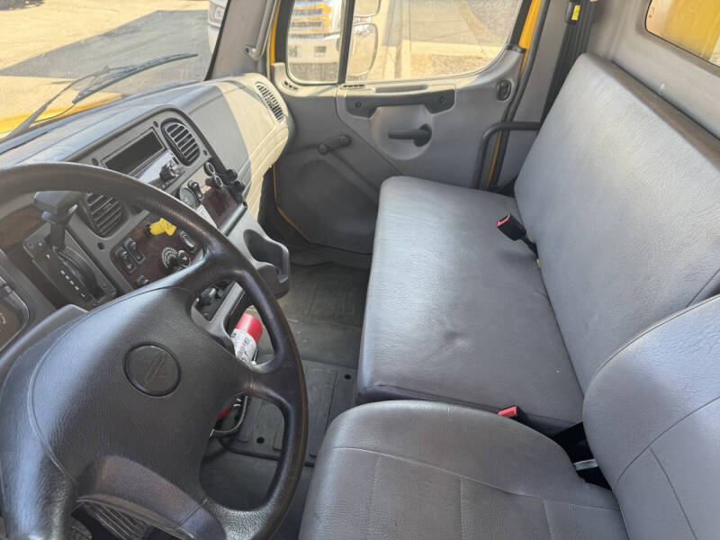 2019 Freightliner M2 106