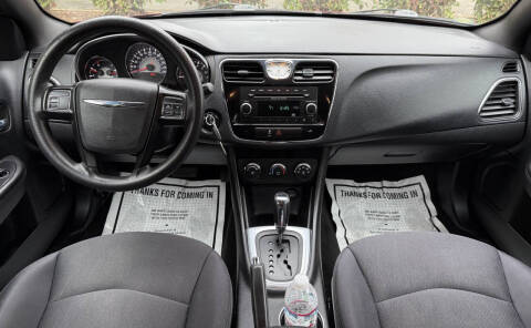 2013 Chrysler 200 LX