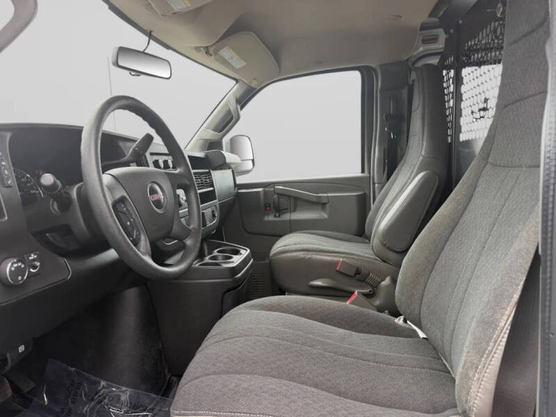 2022 GMC Savana 2500