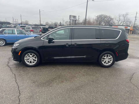 2025 Chrysler Pacifica Select