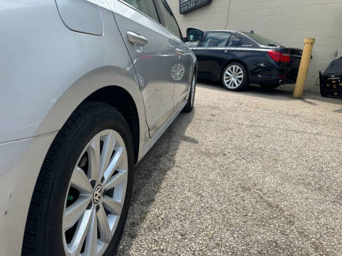 2012 Volkswagen Passat SEL