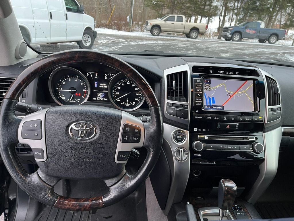 2015 Toyota Land Cruiser 24
