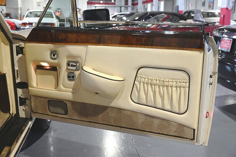 1986 Rolls-Royce Corniche 4