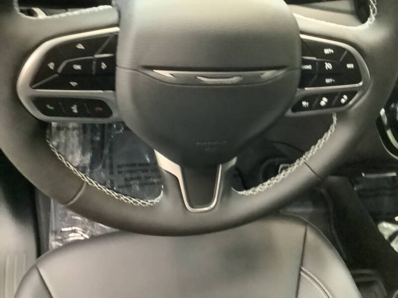 2027 Chrysler Pacifica LX