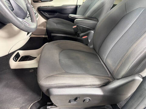 2017 Chrysler Pacifica LX