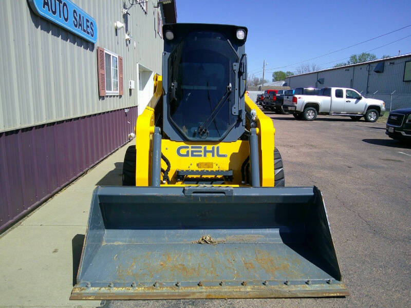 2016 GEHL R220