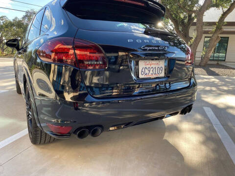 2013 Porsche Cayenne GTS