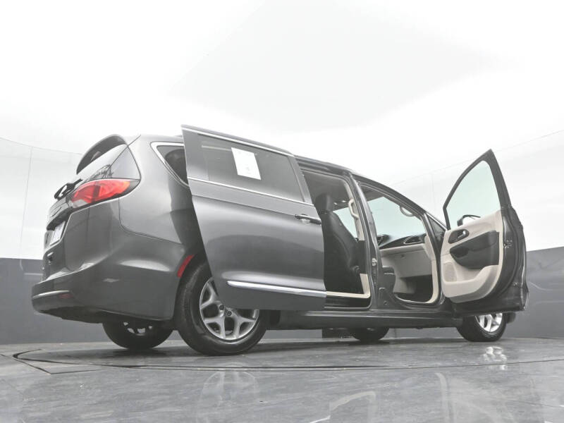 2017 Chrysler Pacifica Touring-L