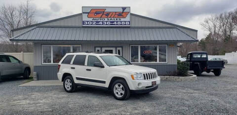 2005 Jeep Grand Cherokee for sale at GENE'S AUTO SALES in Selbyville DE