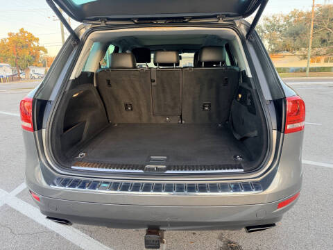 2014 Volkswagen Touareg V6 Sport