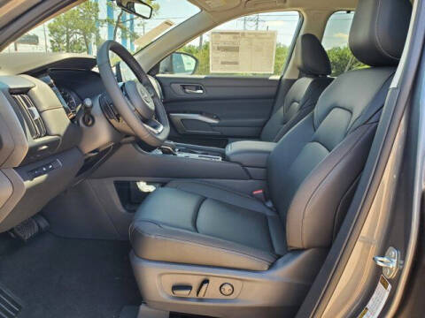 2024 Nissan Pathfinder SL