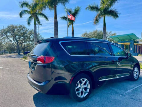 2017 Chrysler Pacifica Touring-L Plus