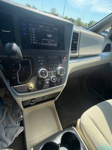 2015 Toyota Sienna LE 8-Passenger