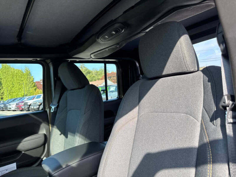 2025 Jeep Gladiator Sport