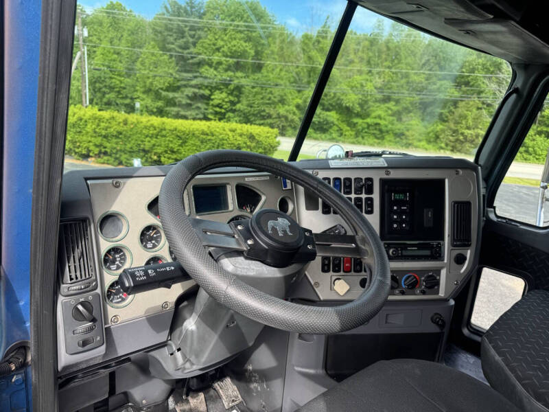 2013 Mack Granite
