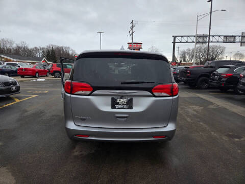 2017 Chrysler Pacifica LX