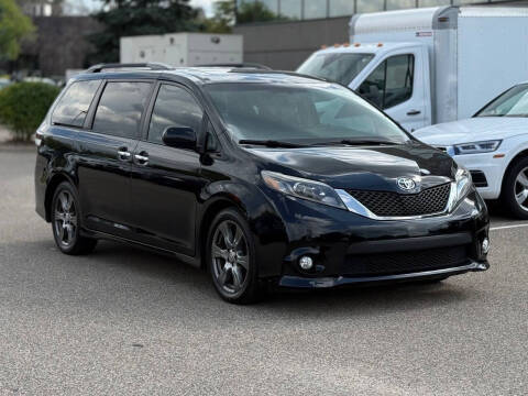 2017 Toyota Sienna SE 8-Passenger
