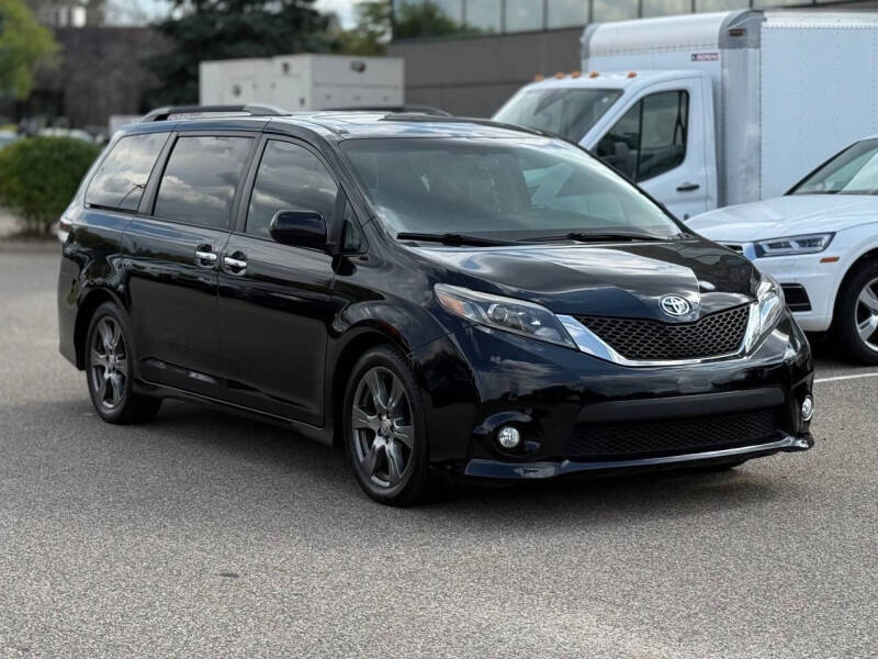 2017 Toyota Sienna SE 8-Passenger