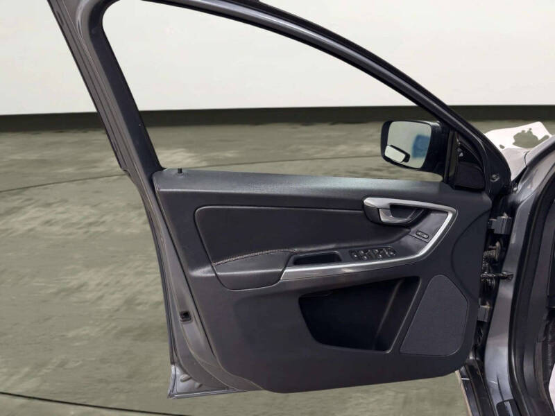 2017 Volvo XC60 T5 Dynamic