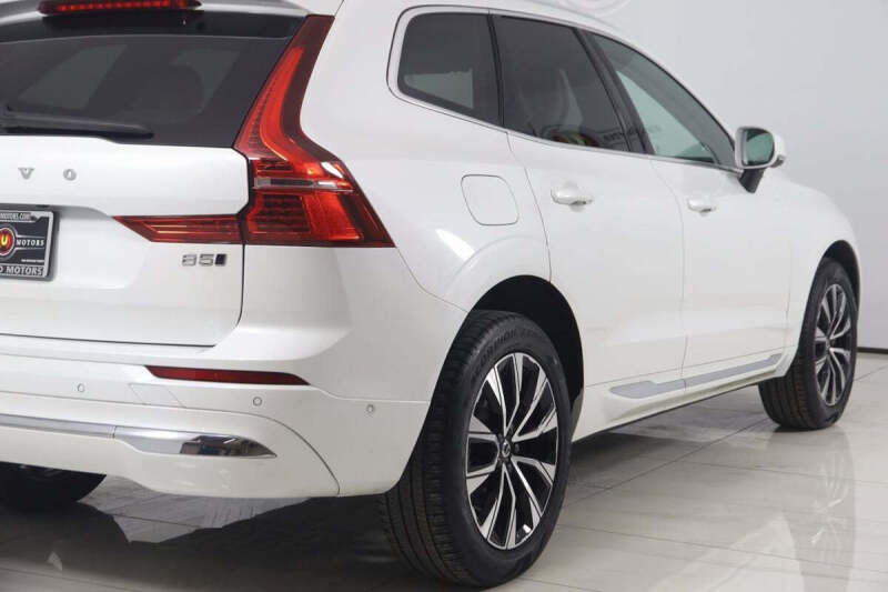 2023 Volvo XC60 B5 Plus Bright Theme