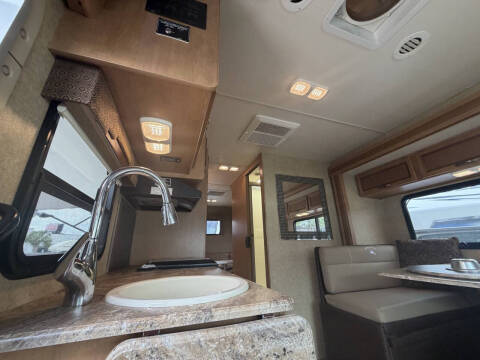 2015 Thor Motor Coach Axis