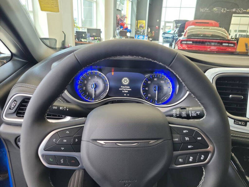 2027 Chrysler Pacifica Select