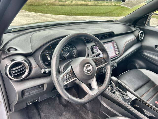 2023 Nissan Kicks SR