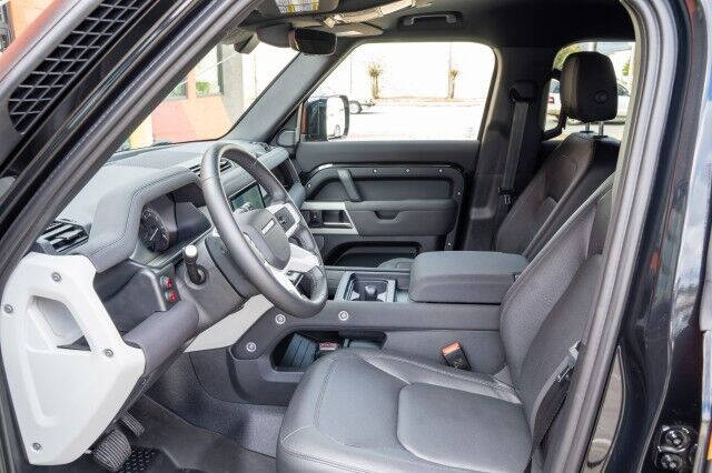 2023 Land Rover Defender 110 30th Anniversary Edition