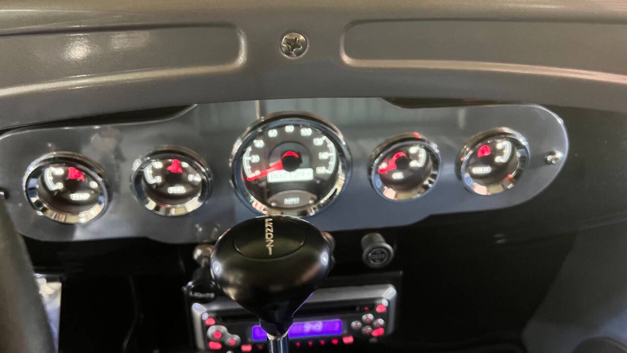 1930 Ford Model A 14
