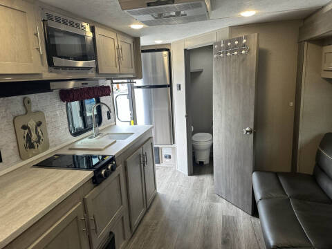 2022 Coachmen RV Summit 184FQS