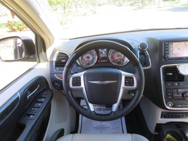 2013 Chrysler Town and Country Limited