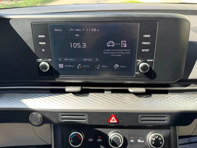 2024 Kia Carnival LX