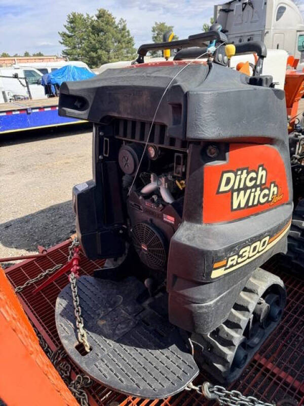 2016 Ditch Witch R300
