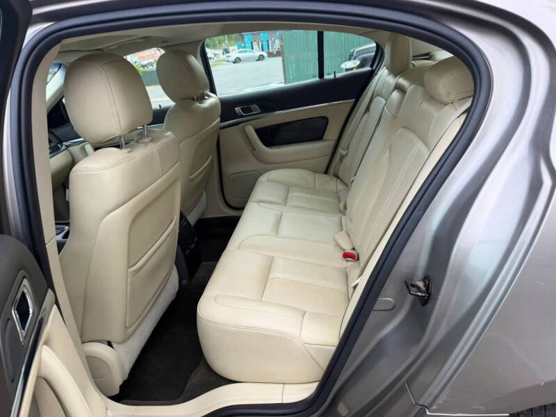 2016 Lincoln MKS