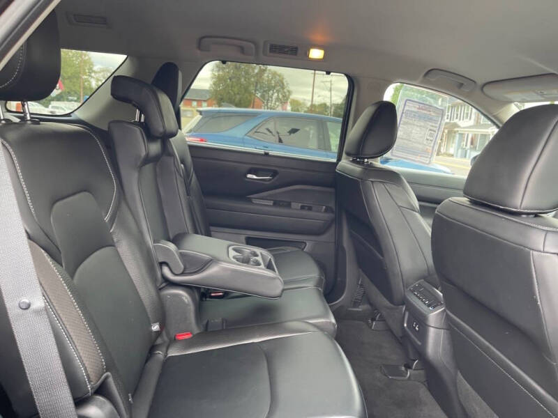 2022 Nissan Pathfinder SL