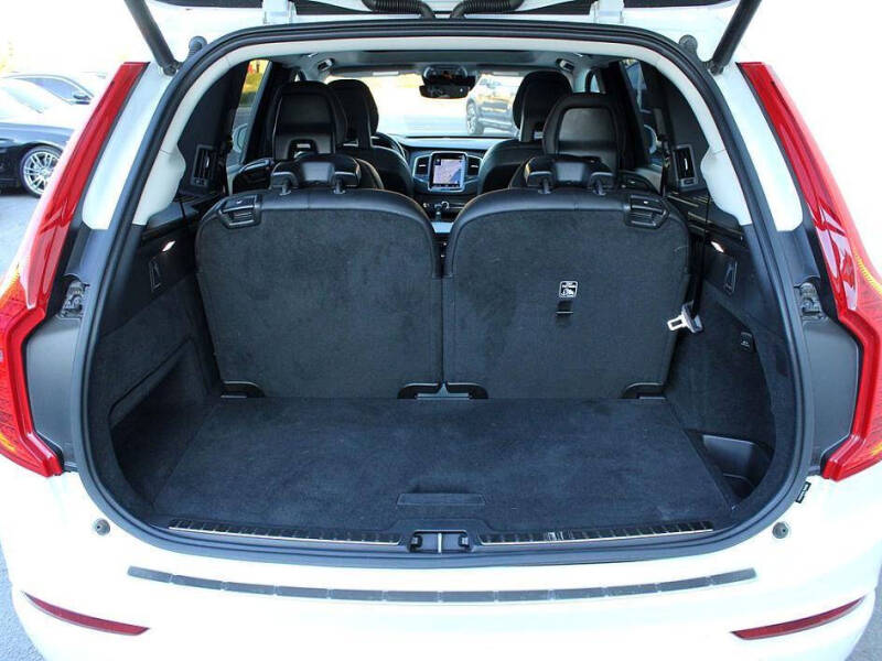 2020 Volvo XC90 T6 Momentum 6-Passenger