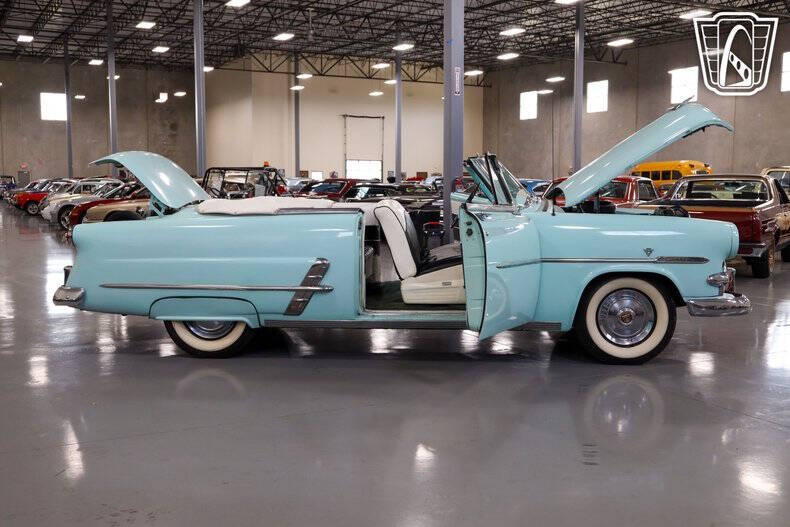 1953 Ford Crestline