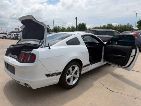2014 Ford Mustang V6