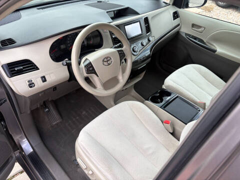 2011 Toyota Sienna LE 8-Passenger