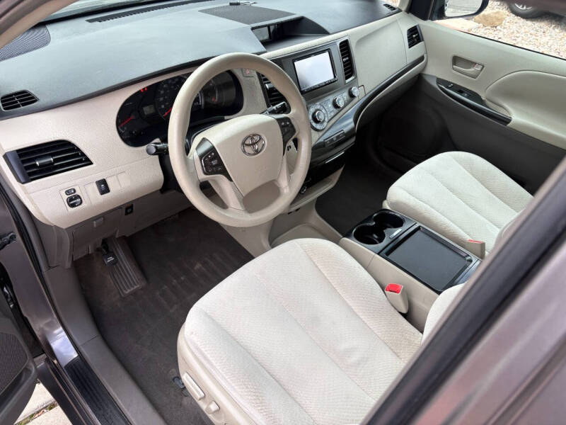 2011 Toyota Sienna LE 8-Passenger