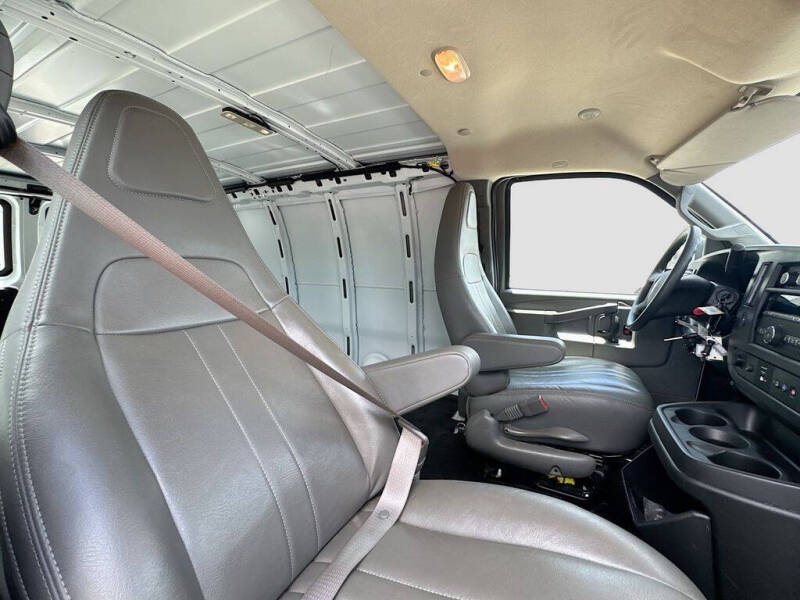 2025 GMC Savana 2500