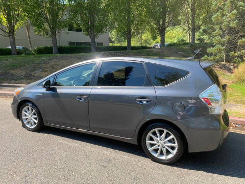 2012 Toyota Prius v Five